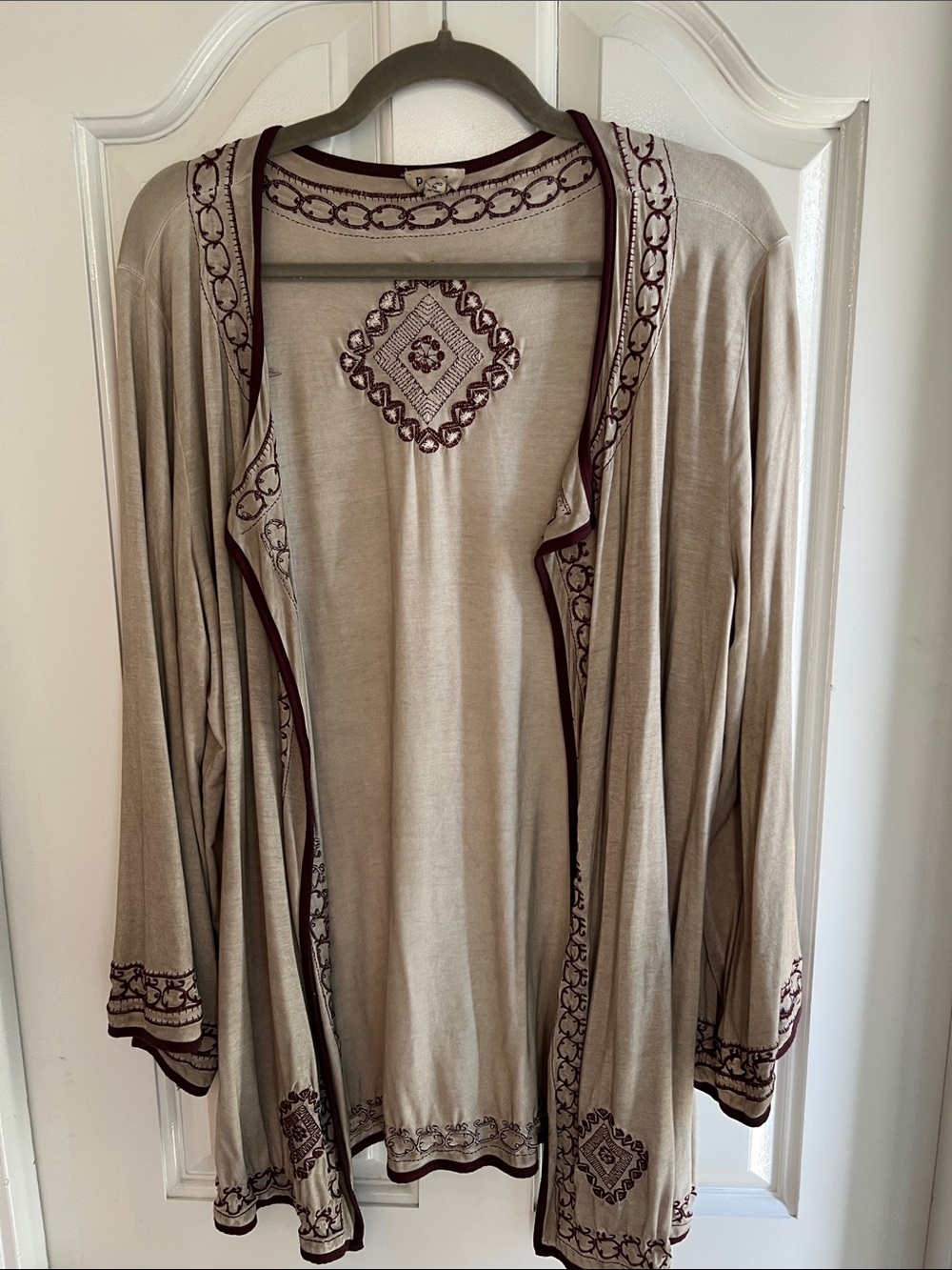 POL Beige Open-Front Cardigan with Maroon Embroidery